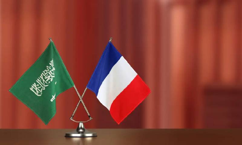 سلطة صاحب العمل في تعديل عقد العمل دراسة مقارنة بين النظام السعودي والفرنسي